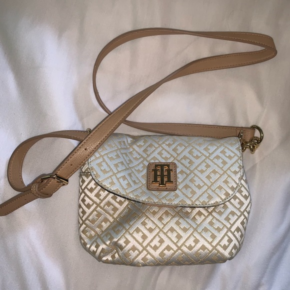 Tommy Hilfiger Crossbody - Picture 2 of 5